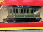 Hornby R4135 SR Olive Four-Wheel Coaches No 350. OO gauge. With Box