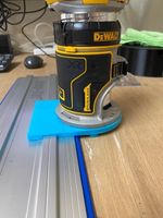 Dewault router plate for kreg track