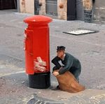 FG07  Postman and Post Box Figures unpainted OO scale