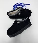 Women Uggs slippers (sizes 3 to 8)