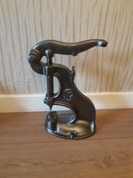 VINTAGE PUNCHING AND EYELETTING MACHINE BRITISH UNITED SHOE MACHINERY CO LEIC