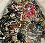 Job lot 1Kg Vintage & Modern Mixed costume jewellery Random Mystery Lot