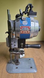 Eastman Blue Streak 2 Fabric and Foam Cutter Machine Industrial Cloth Cutter.