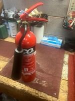 2KG CO2 FIRE EXTINGUISHER FOR FISH TANKS & WELDING/TRAINING OUT OF DATE BUT FULL