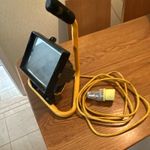 Birchwood 110V Corded Worklight on Stand Portable Free Standing Yellow/Black