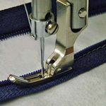 INDUSTRIAL SEWING MACHINE NARROW FLY PRESSER FOOT