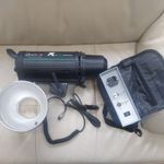 Quantuum R300 Studio Flash Light with Battery Back pack for outdoors