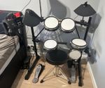YAMAHA DTX500 DRUM KIT WITH STOOL - FULL WORKING ORDER