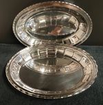 WALKER & HALL SILVER PLATED SERVING DISH WITH 2 HANDLED LID. 28cms/11 inches