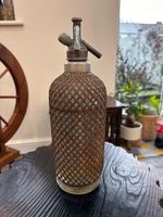 Vintage Soda Syphon Seltzer Bottle – Wire Mesh Glass – 1930s–50s Barware Decor