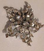 Vintage Silvertone Metal Round Flower Snowflake Brooch Pin Clear Rhinestones 