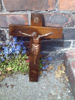 Vintage Metal Jesus Christ Wall Hanging Wooden Cross Statue inri 16" x 10.5"