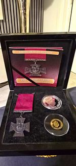 The Victoria Cross Gold & Silver Commemorative Set | 9ct Gold 505 ltd sets rare