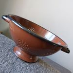 Vintage Brown Enamel Pedestal Metal Twin Handle Colander Retro Country Kitchen 