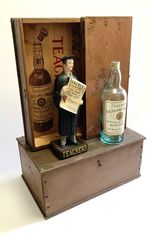 VINTAGE TEACHER'S HIGHLAND CREAM WHISKY PUB DISPLAY • BOTTLE • CRATES • FIGURE