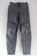 BERING LEATHER BIKER TROUSERS WITH KNOX CE ARMOUR SIZE T0: WAIST 30 IN/LEG 31 IN
