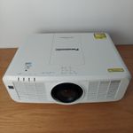 Panasonic Pt-MZ770 WUXGA 8000 Lumens Projector 16:10 MANY HOURS (18308) SEE PICS