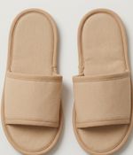 Disposable fleece slippers are comfortable and hygienic for hotel, spas, guest.