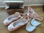 Ballet pointe Satin Professional Dance Shoes &  Silicone Toe Pads for Girls 13.5
