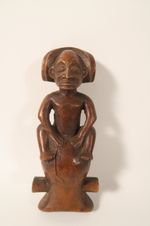 Flute Chokwe Congo 13cm IS40 figural whistle flute Congo from estate collection