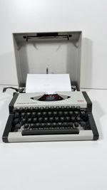 VINTAGE AEG OLYMPIA TRAVELLER DE-LUXE S PORTABLE TYPEWRITER IN HARD CASE