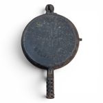 Antique 1908 Majestic Mfg Co. Cast Iron Waffle Iron St Louis VTG READ 