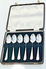 Cased Set Of 6 Sterling Silver Clam Shell Design Tea Spoons By James Deakin 1932