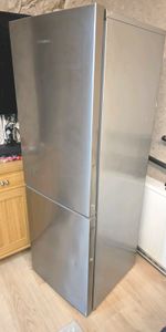 GRUNDIG SILVER/GREY TALL FRIDGE FREEZER GKN16715X FROST FREE