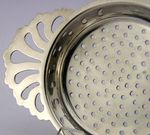 ENGLISH SOLID STERLING SILVER TEA STRAINER 1970 37g