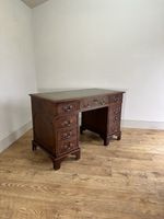 Pedestal desk