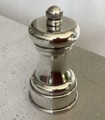 Vintage Silver Plate Pepper Mill Grinder. Immaculate. Working Perfectly.