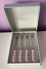 LAURA ASHLEY set of 4 Cake Forks - Albertine Design - New in Box