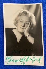 Margaret Rutherford Signed B/W Photo  - Vivienne (Entwistle) Stamp on reverse