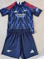 Arsenal kids Football Kit Age 5-6 in very Condition Check my page
