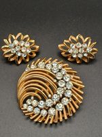 Vtg Crown Trifari Rhinestone Gold  Swirl pin brooch earrings Set Demi- Parure