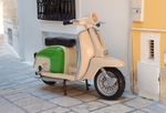 Lambretta Li150 Special 1966 Cream & Green -  1:18 Scale Scooter Model