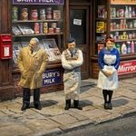 FG55 - Corner Shop Staff and Customer (x3) unpainted OO scale