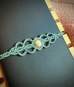 Handmade macrame crystal bracelet w/agate and labradorite crystals