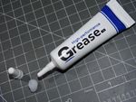 White grease lubricant suitable for all Hornby, Bachmann, Heljan etc