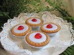 FAUX CAKES ARTIFICIAL FARMHOUSE KITCHEN DISPLAY BAKEWELL TARTS FILM TV PROPS 4