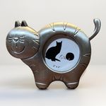Lasody antique silver-plated metal picture frame is designed in the shape of Cat