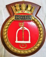 HMS Bicester Ship Crest Plaque – Hand-Painted, Solid Mahogany Mount, 1.043kg