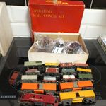Selection of Vintage OO Gauge Train Carriages Job Lot