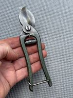 VINTAGE GARDENERS SECATEURS.