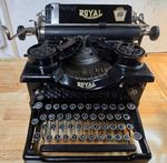 Royal Typewriter No. 10 Vintage Dual Bevelled Glass Panels 1923