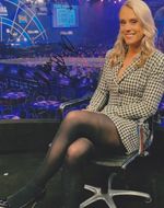 Emma Paton    **HAND SIGNED**   10x8 photo  ~ Darts ~ AUTOGRAPHED