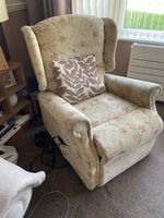 CELEBRITY ELECTRIC RECLINING FLORAL CLOTH CHAIR