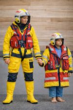 R8 “When I Grow Up I Want to Be Like Mummy” Modern RNLI Lifeboat Crew Unpainted