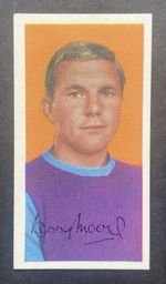 Rare Bobby Moore Rookie BARRATT A11 Footballers West Ham United NR MINT