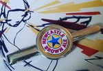 Unique! NEWCASTLE BROWN ALE TIE CLIP chrome COOL xmas DESIGNER fab gift RETRO